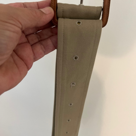 Burberry Trench Coat with Removable Wool Lining - Picture 14 of 16